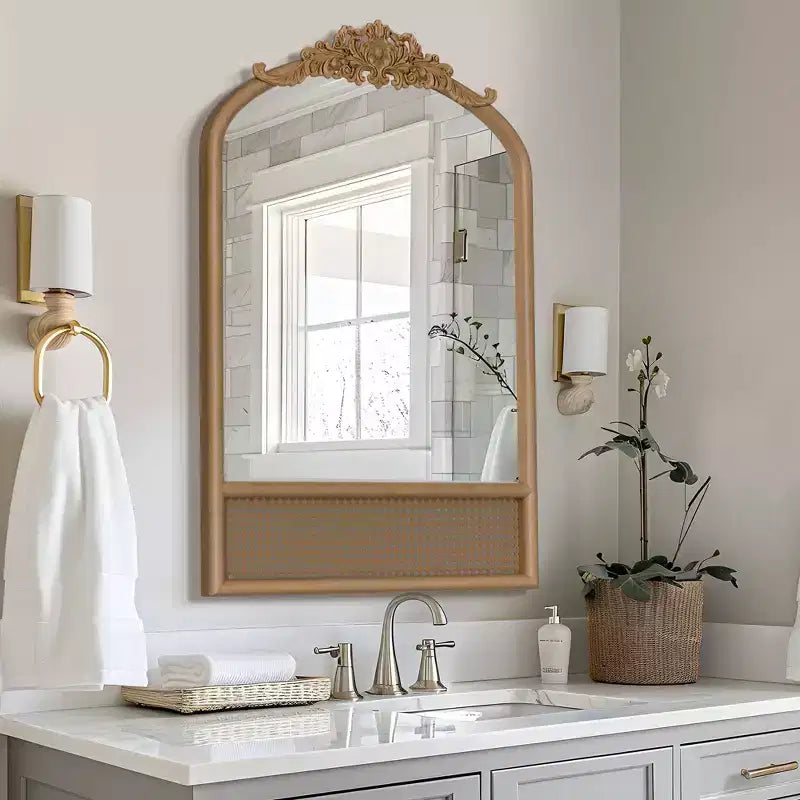 Miroir mural en bois sculpté classique avec fond en rotin