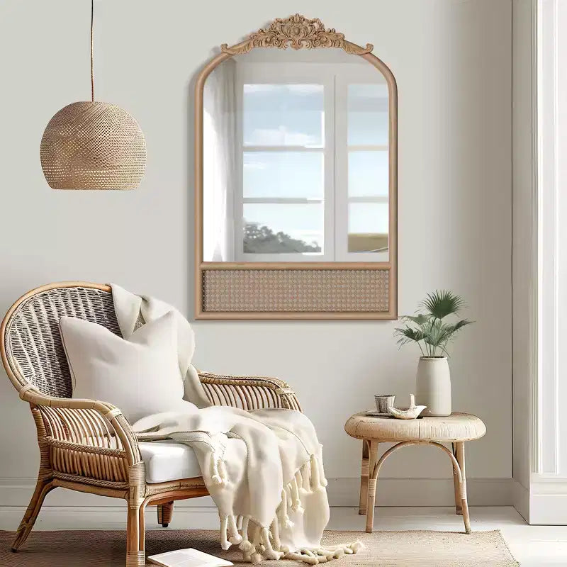 Miroir mural en bois sculpté classique avec fond en rotin
