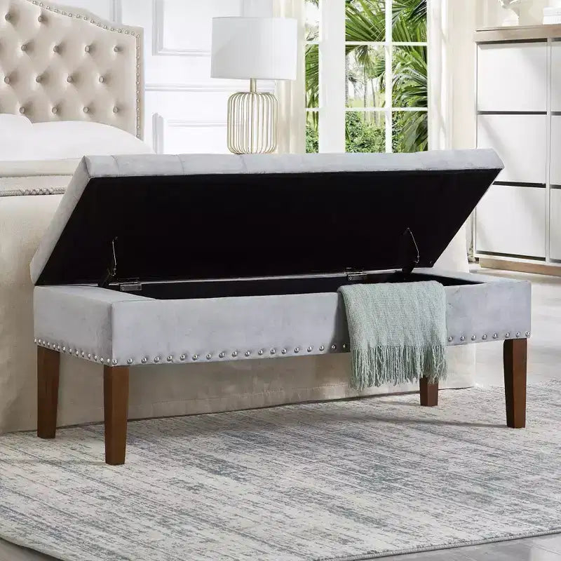 Ottoman capitonné en velours 48 po avec clous et pieds en bois