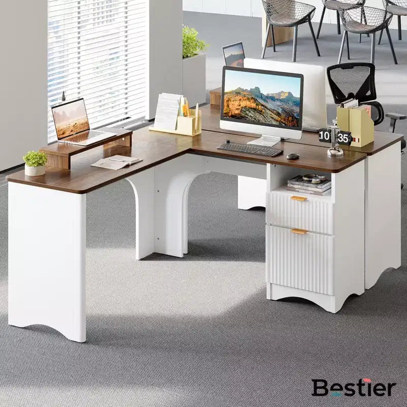 Bureau d'angle en L de 55 pouces avec tiroirs, bureau d'ordinateur de bureau avec coins arrondis, support d'écran et panneaux cannelés, blanc et noyer
