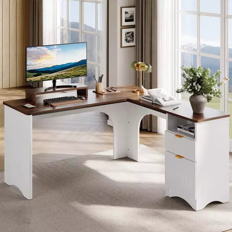 Bureau d'angle en L de 55 pouces avec tiroirs, bureau d'ordinateur de bureau avec coins arrondis, support d'écran et panneaux cannelés, blanc et noyer