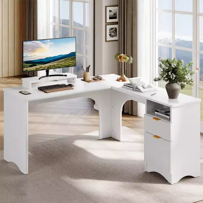 Bureau d'angle en L de 55 pouces avec tiroirs, bureau d'ordinateur de bureau avec coins arrondis, support d'écran et panneaux cannelés, blanc et noyer