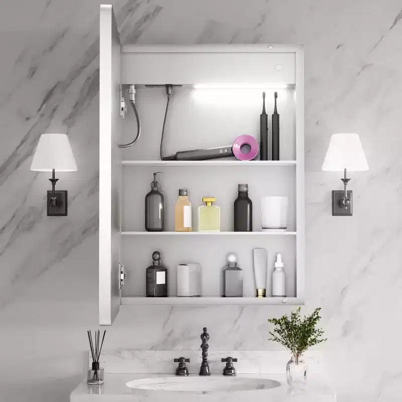 Armoire à pharmacie rectangulaire en fer de 20 po L x 28 po H avec miroir, éclairage DEL à intensité variable, anti-buée et prises de courant - Entièrement assemblée