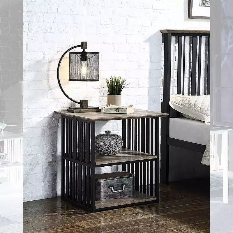 Table de chevet 22 po en chêne antique et métal noir, étagère ouverte, aucun assemblage requis